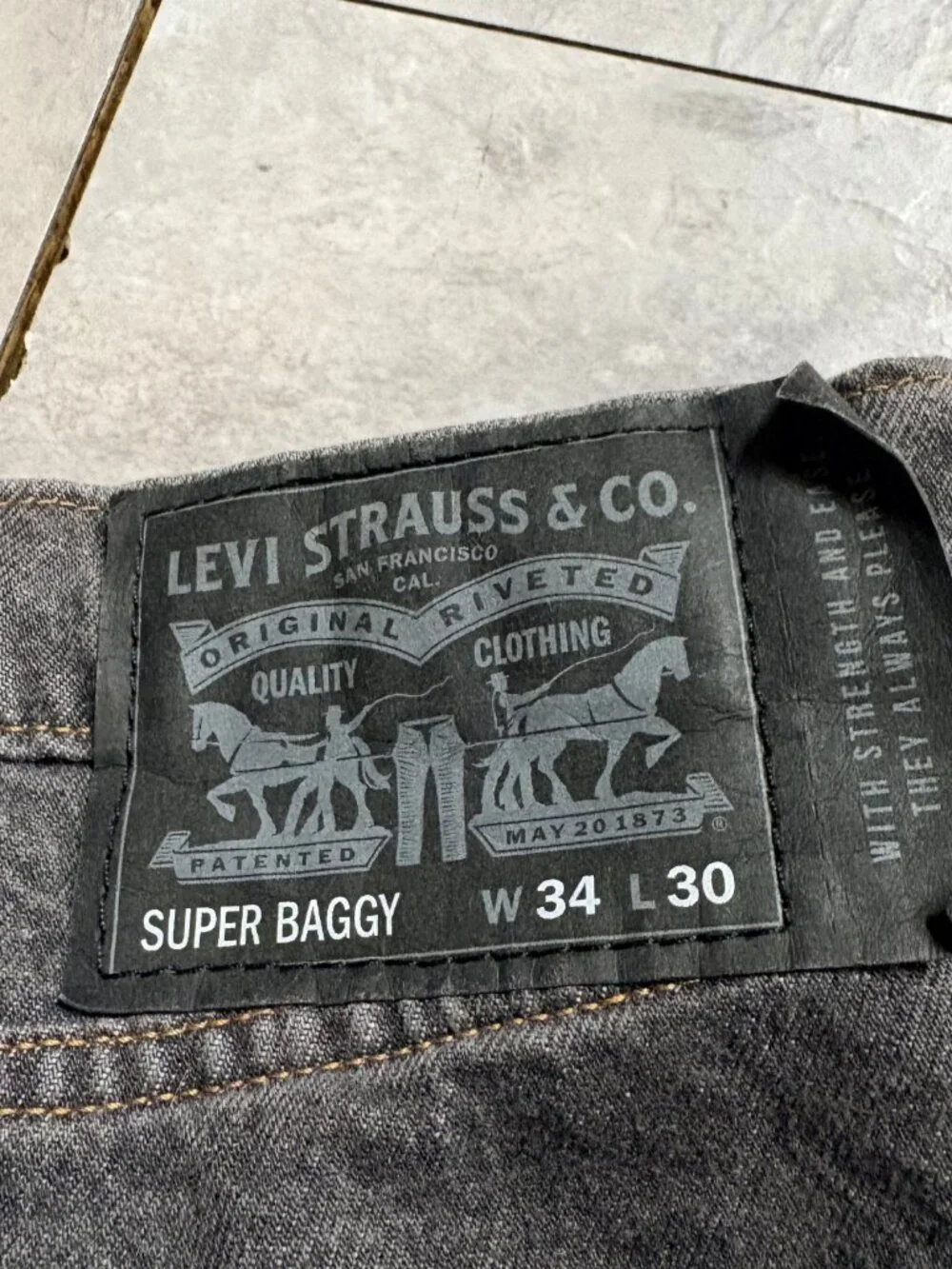 Levi's Super Baggy Jeans 34x30 Faded Black Wide Leg Y2K Skater